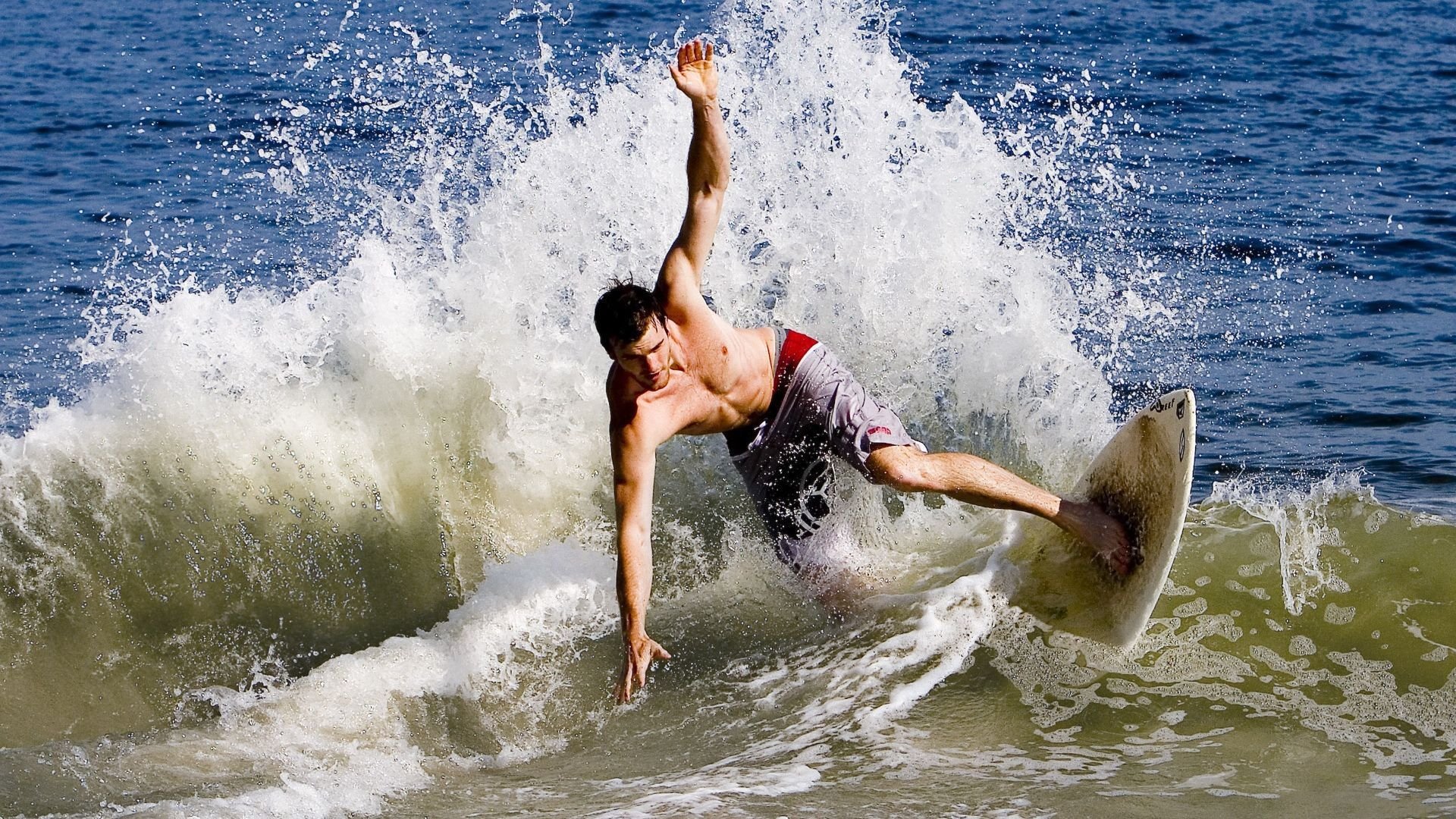 Kering-“汤姆·佩顿泳坛新星崛起,突破个人最佳纪录”